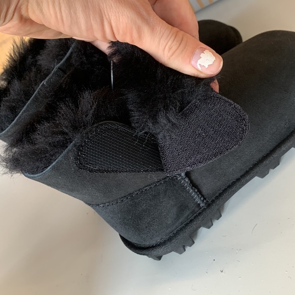 COPY - NIB Kids Kirkland Signature Shearling Sheepskin Boots Black - Picture 6 of 7